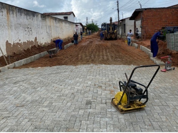 Início da obra de Pavimentação intertravada na Rua Domingos Rodrigues Viana