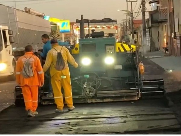 Prefeitura realiza obra de asfalto na Avenida Maria Moreira